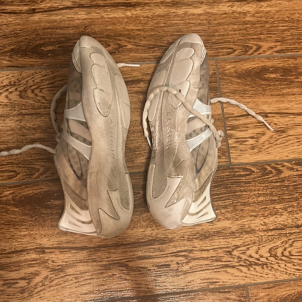 Nfinity vengeance cheer shoes size 6.